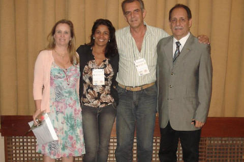 Dr. Sônia Groisman (incansável colaboradora), Francis (minha esposa, dentista também), eu e o Dr. Afonso F. Rocha, Presidente do CRO RJ
