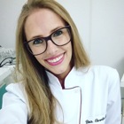 Dra. Caroline Stocker (Cirurgiã-Dentista)