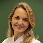Dra. Carolina Valadares (Cirurgiã-Dentista)